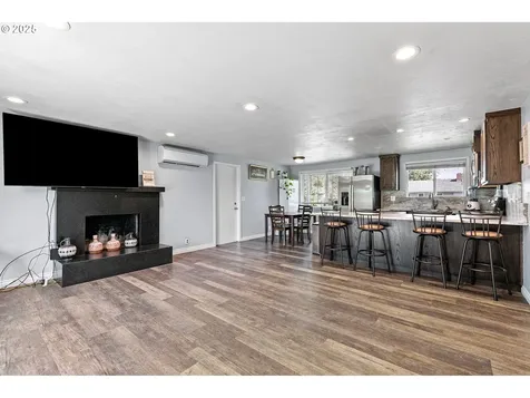 1221 Kenray Loop Springfield OR 97477