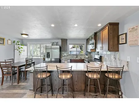 1221 Kenray Loop Springfield OR 97477