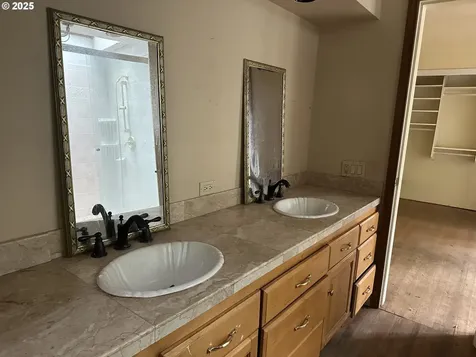 4510 Pacific Way Longview WA 98632