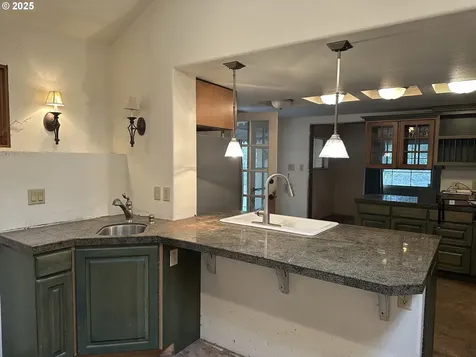 4510 Pacific Way Longview WA 98632