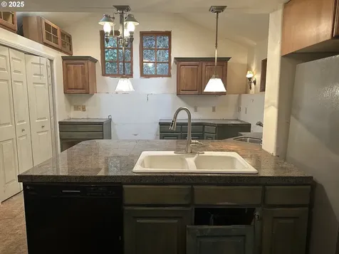 4510 Pacific Way Longview WA 98632