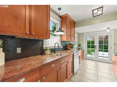 2745 NE 35th Place Portland OR 97212