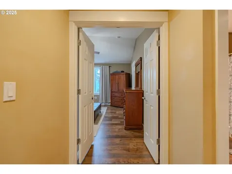 2492 W 10th Street Washougal WA 98671