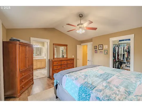 2492 W 10th Street Washougal WA 98671