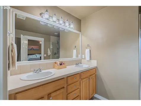 2492 W 10th Street Washougal WA 98671