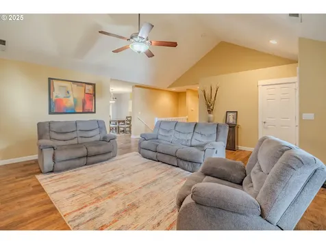 2492 W 10th Street Washougal WA 98671