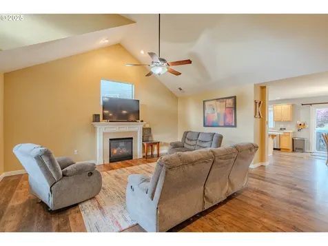 2492 W 10th Street Washougal WA 98671