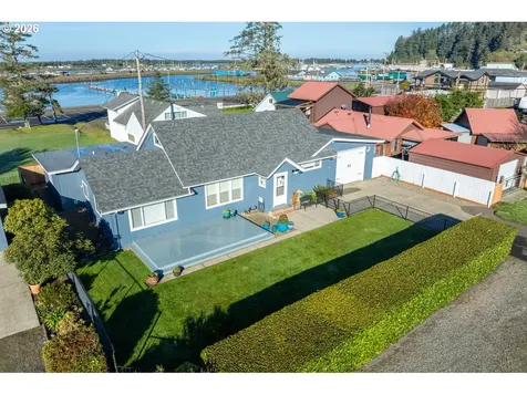 815 Broadway Avenue Winchester Bay OR 97467