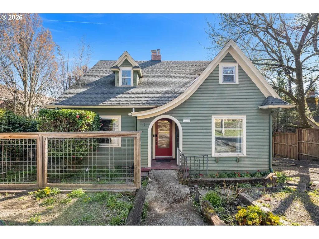 7738 SW 31st Avenue Portland OR 97219