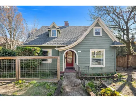 7738 SW 31st Avenue Portland OR 97219