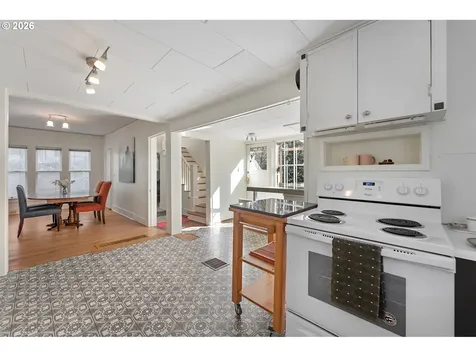 7738 SW 31st Avenue Portland OR 97219