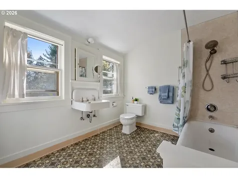 7738 SW 31st Avenue Portland OR 97219