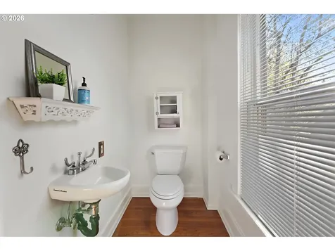 7738 SW 31st Avenue Portland OR 97219