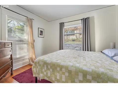 7738 SW 31st Avenue Portland OR 97219