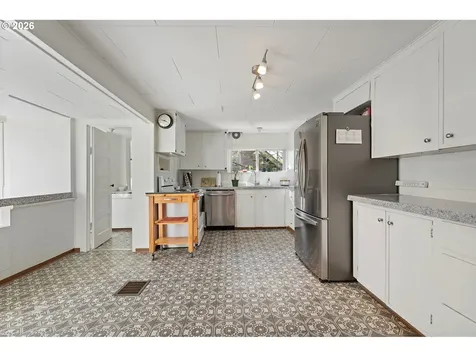7738 SW 31st Avenue Portland OR 97219