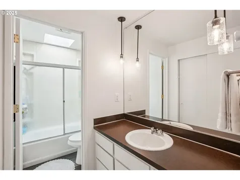 5034 SW Brugger Street Portland OR 97219