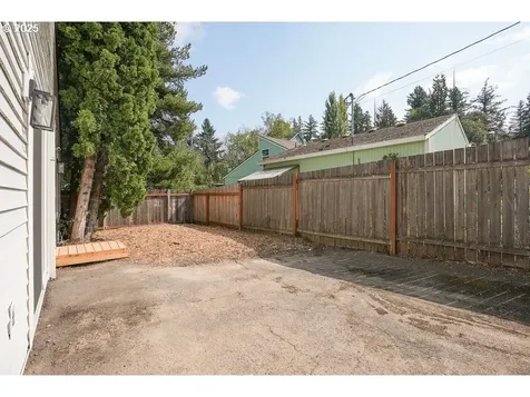 5034 SW Brugger Street Portland OR 97219