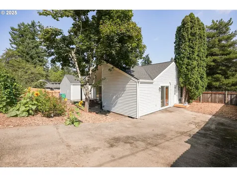 5034 SW Brugger Street Portland OR 97219
