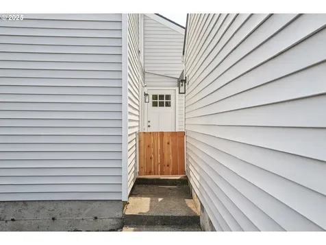 5034 SW Brugger Street Portland OR 97219