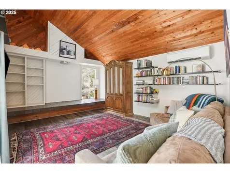 5034 SW Brugger Street Portland OR 97219