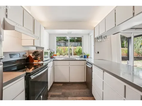 5034 SW Brugger Street Portland OR 97219