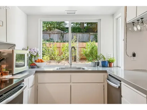 5034 SW Brugger Street Portland OR 97219