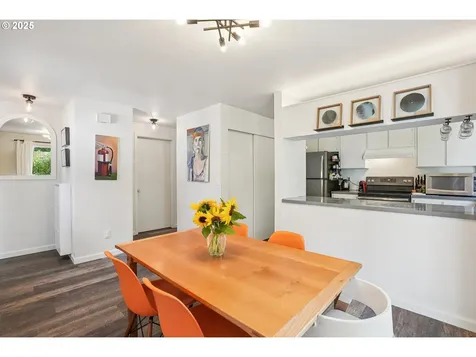 5034 SW Brugger Street Portland OR 97219