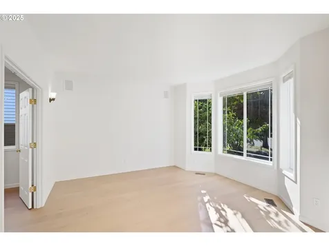 5728 NW Skycrest Parkway Portland OR 97229