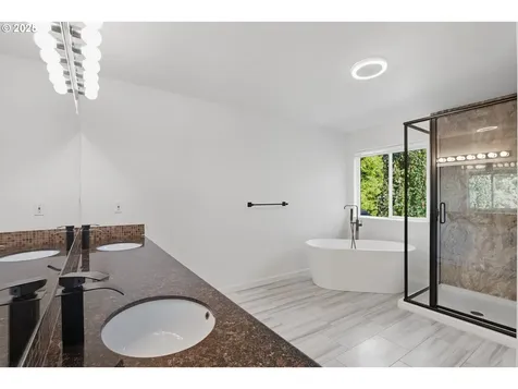 5728 NW Skycrest Parkway Portland OR 97229