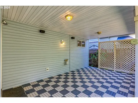 5728 NW Skycrest Parkway Portland OR 97229