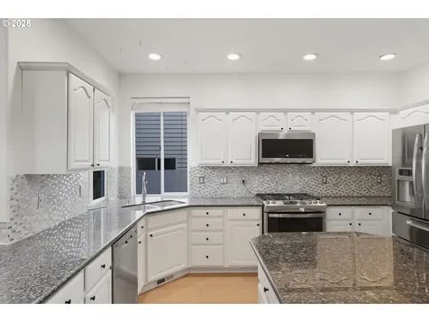 5728 NW Skycrest Parkway Portland OR 97229
