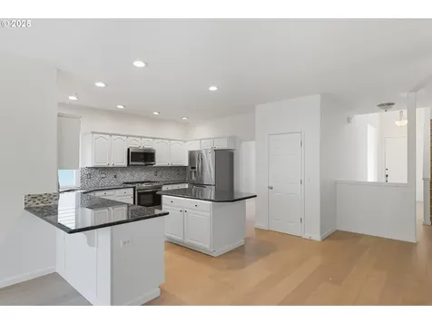 5728 NW Skycrest Parkway Portland OR 97229