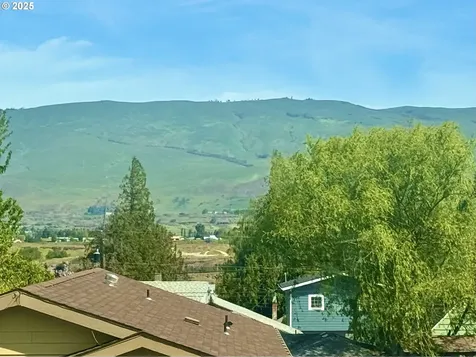 1212 E 10th Street The Dalles OR 97058