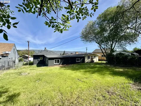 1212 E 10th Street The Dalles OR 97058