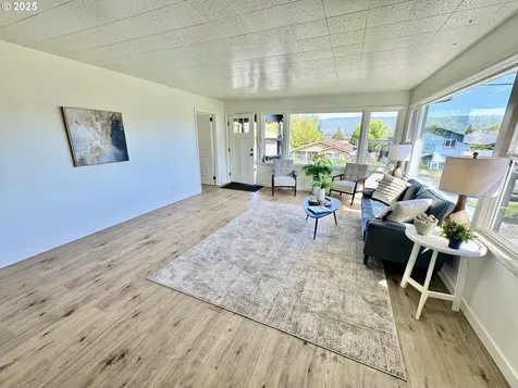 1212 E 10th Street The Dalles OR 97058