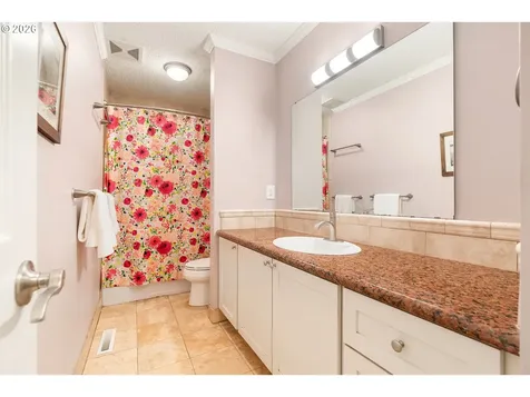 7422 SW 37th Avenue Portland OR 97219