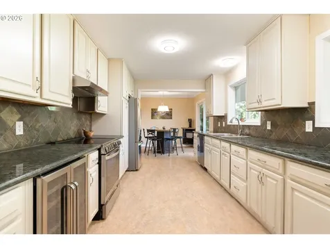 7422 SW 37th Avenue Portland OR 97219