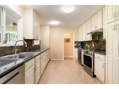 7422 SW 37th Avenue Portland OR 97219