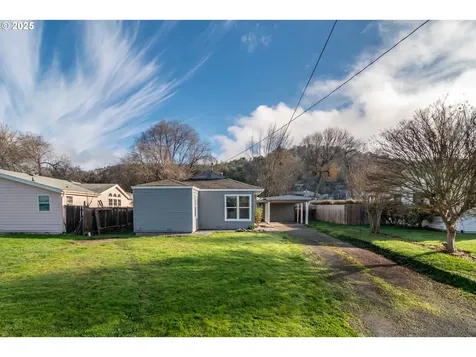 1551 NE Morris Street Roseburg OR 97470