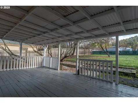 1551 NE Morris Street Roseburg OR 97470