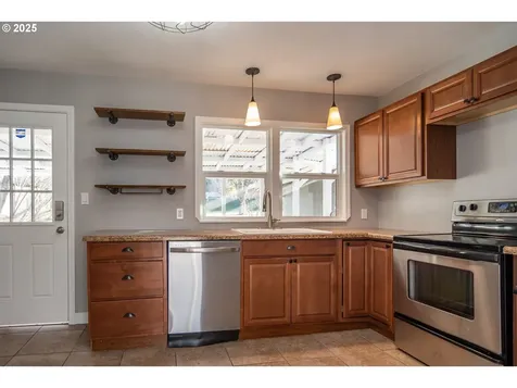 1551 NE Morris Street Roseburg OR 97470