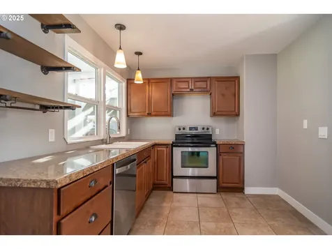1551 NE Morris Street Roseburg OR 97470