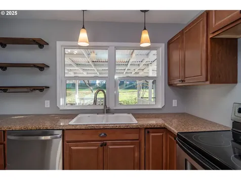 1551 NE Morris Street Roseburg OR 97470