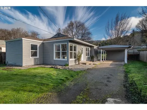 1551 NE Morris Street Roseburg OR 97470