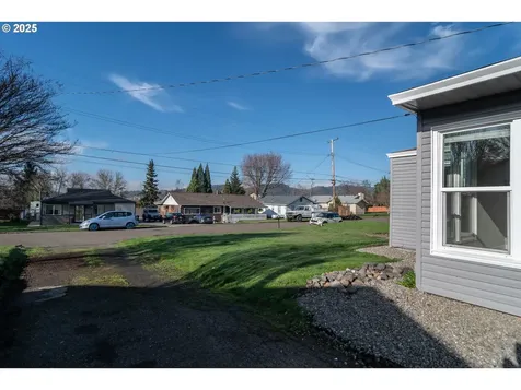 1551 NE Morris Street Roseburg OR 97470