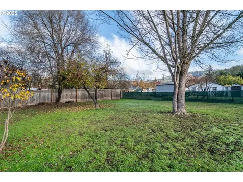 1551 NE Morris Street Roseburg OR 97470
