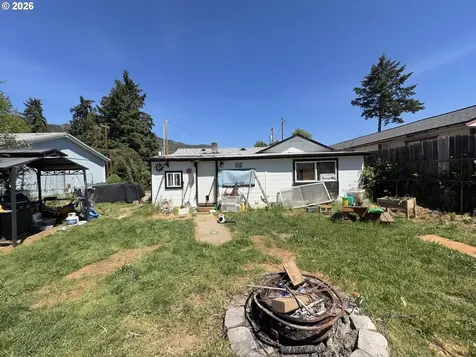 844 NE Johnson Street Myrtle Creek OR 97457