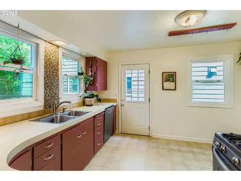 8325 N Newman Avenue Portland OR 97203