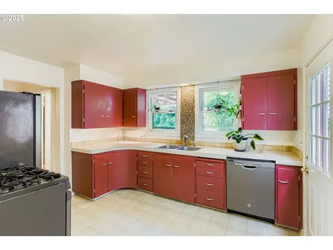 8325 N Newman Avenue Portland OR 97203