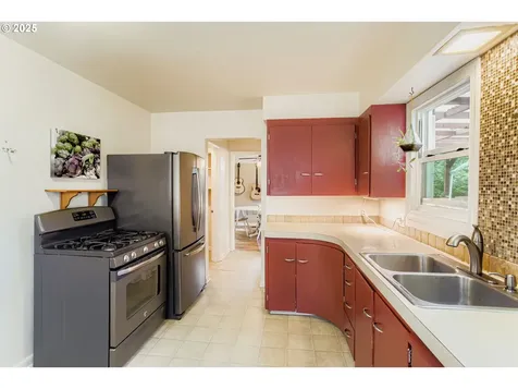 8325 N Newman Avenue Portland OR 97203